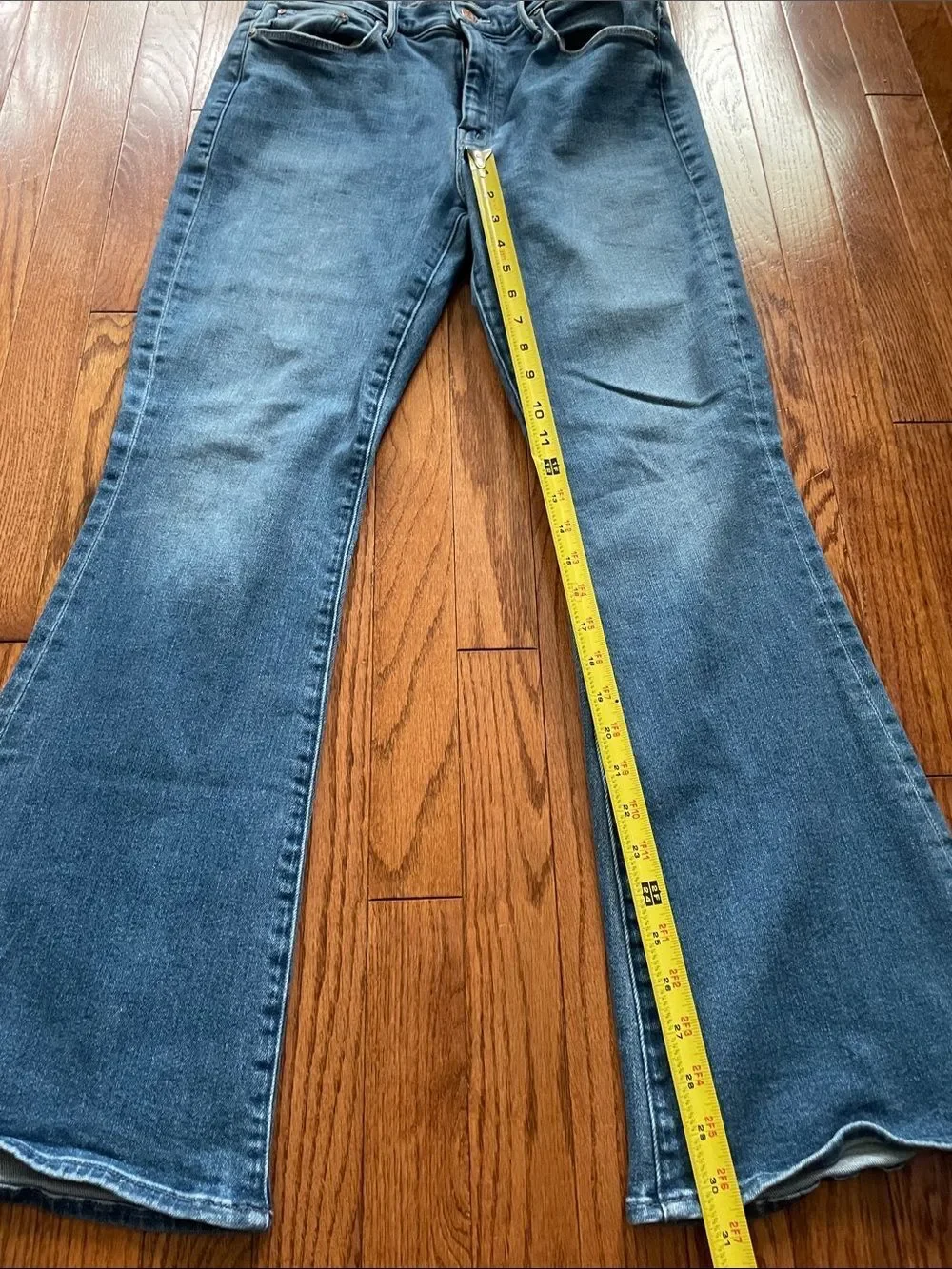 MOTHER The Weekender Layover Flare Jeans Medium Wash Women’s Sz 32